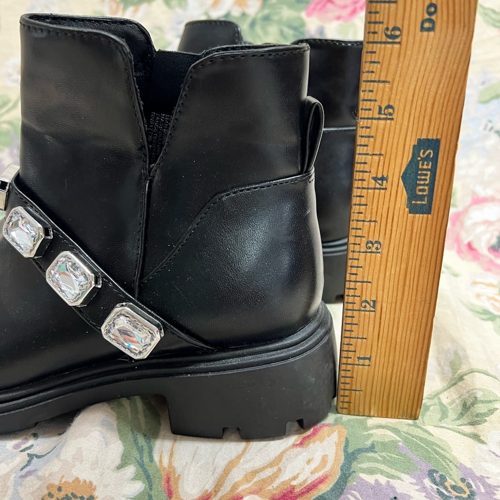 Boots - Picture 6 of 9